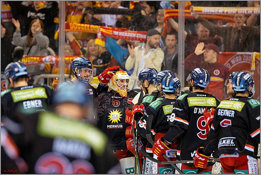 PENNY DEL Viertelfinale 4. Spiel; Duesseldorfer EG - Red Bull Muenchen; Duesseldorf, 16.04.2022